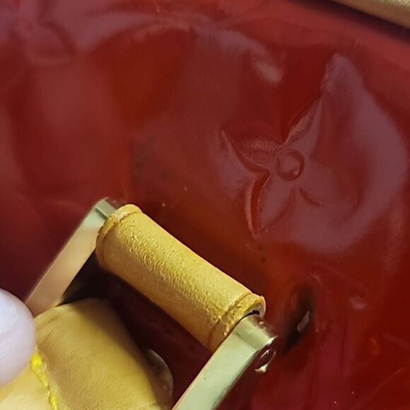 Louis Vuitton VTG Red Vernis Travel Bag in Preloved Condition with Dust Bag - Picture 15 of 16